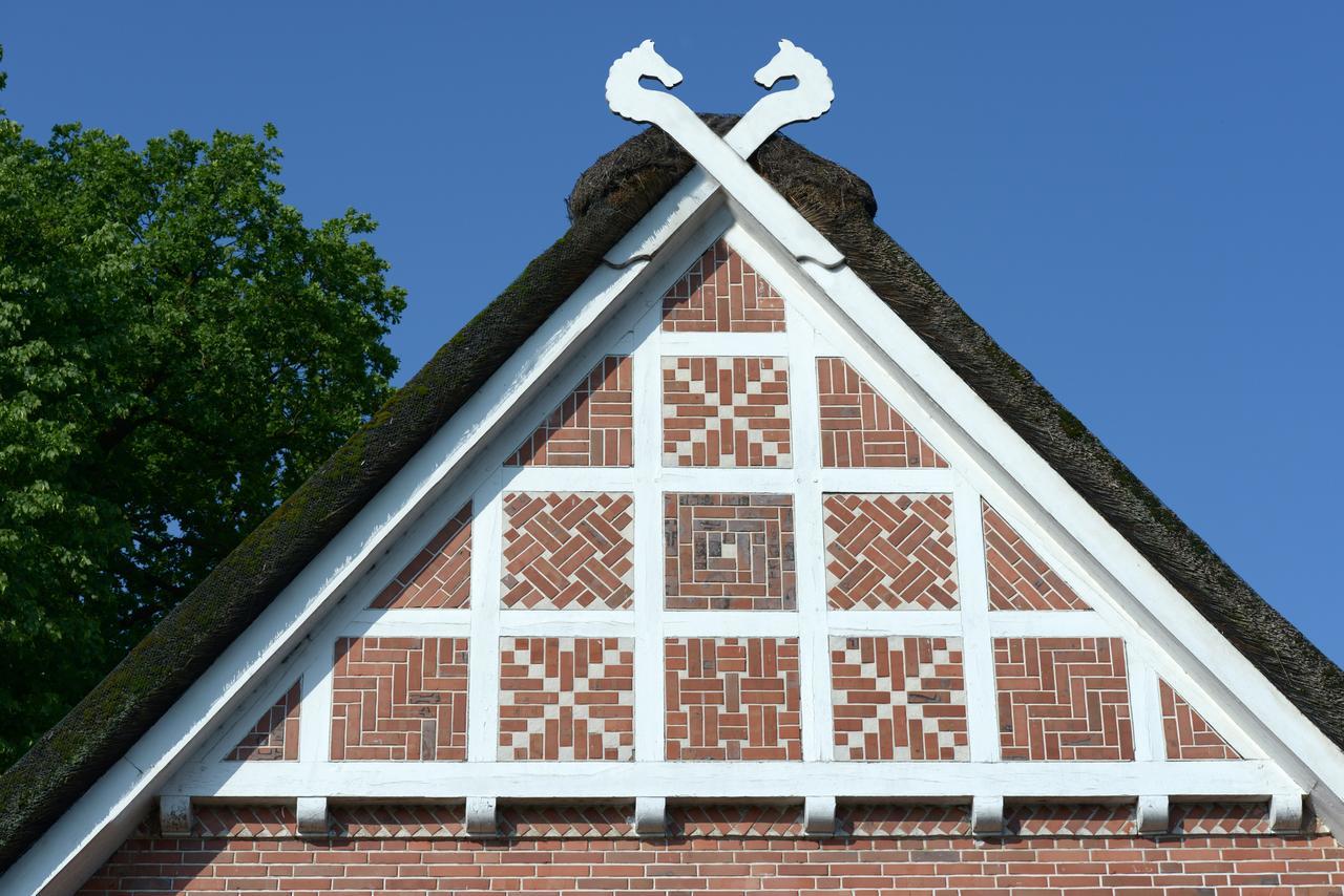 Landhotel Zur Eiche Buxtehude Exterior photo