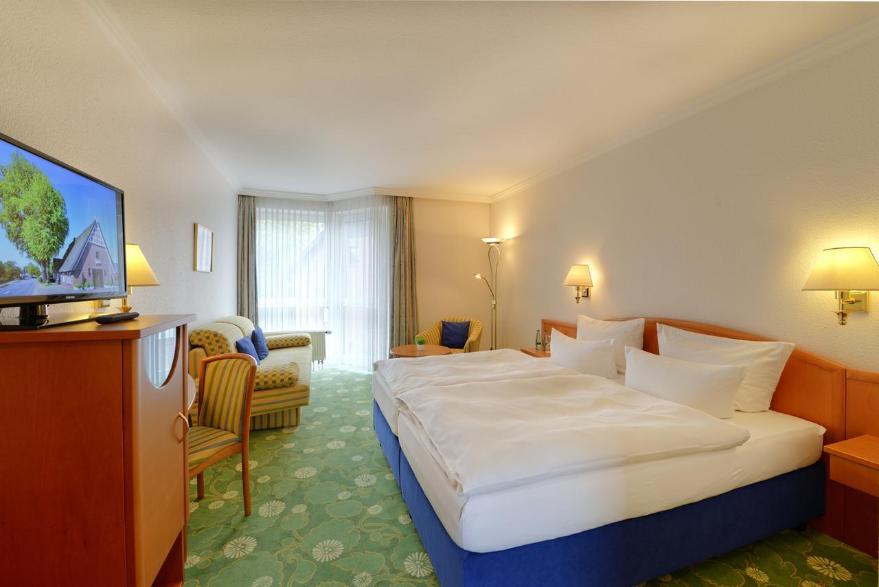 Landhotel Zur Eiche Buxtehude Exterior photo