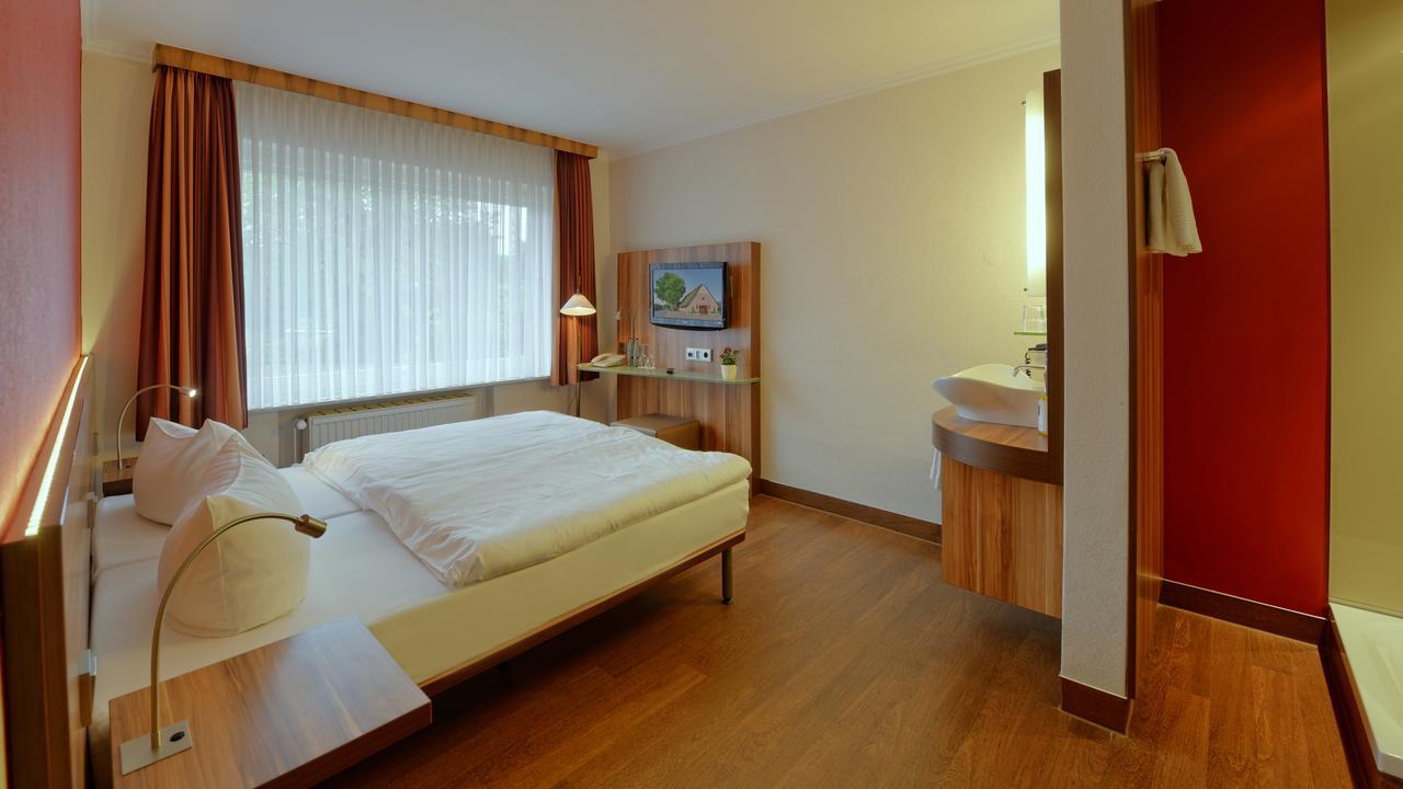 Landhotel Zur Eiche Buxtehude Exterior photo
